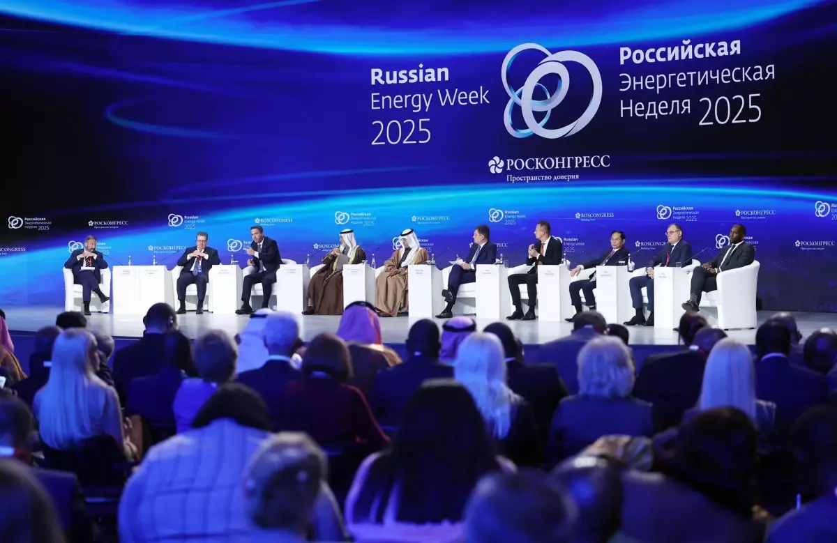 bakan bayraktar moskovada enerji haftasina katildi ZgpDxymk.jpg