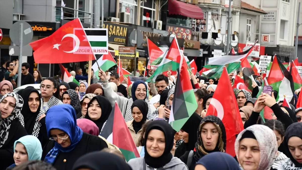 duzcede gazze icin yuruyus duzenlendi 9uWCLQyN