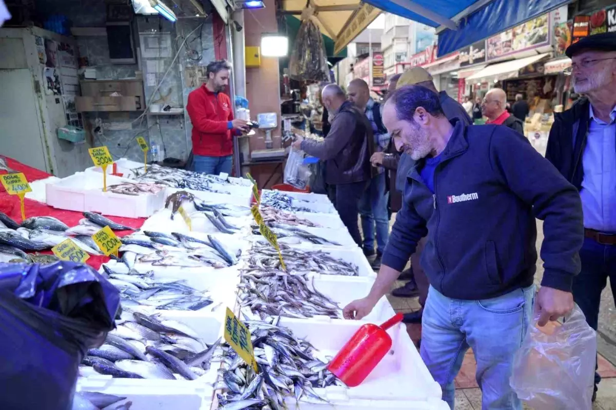 hamsi fiyatlari duserken ilgi azaldi EIMf5K4m.jpg