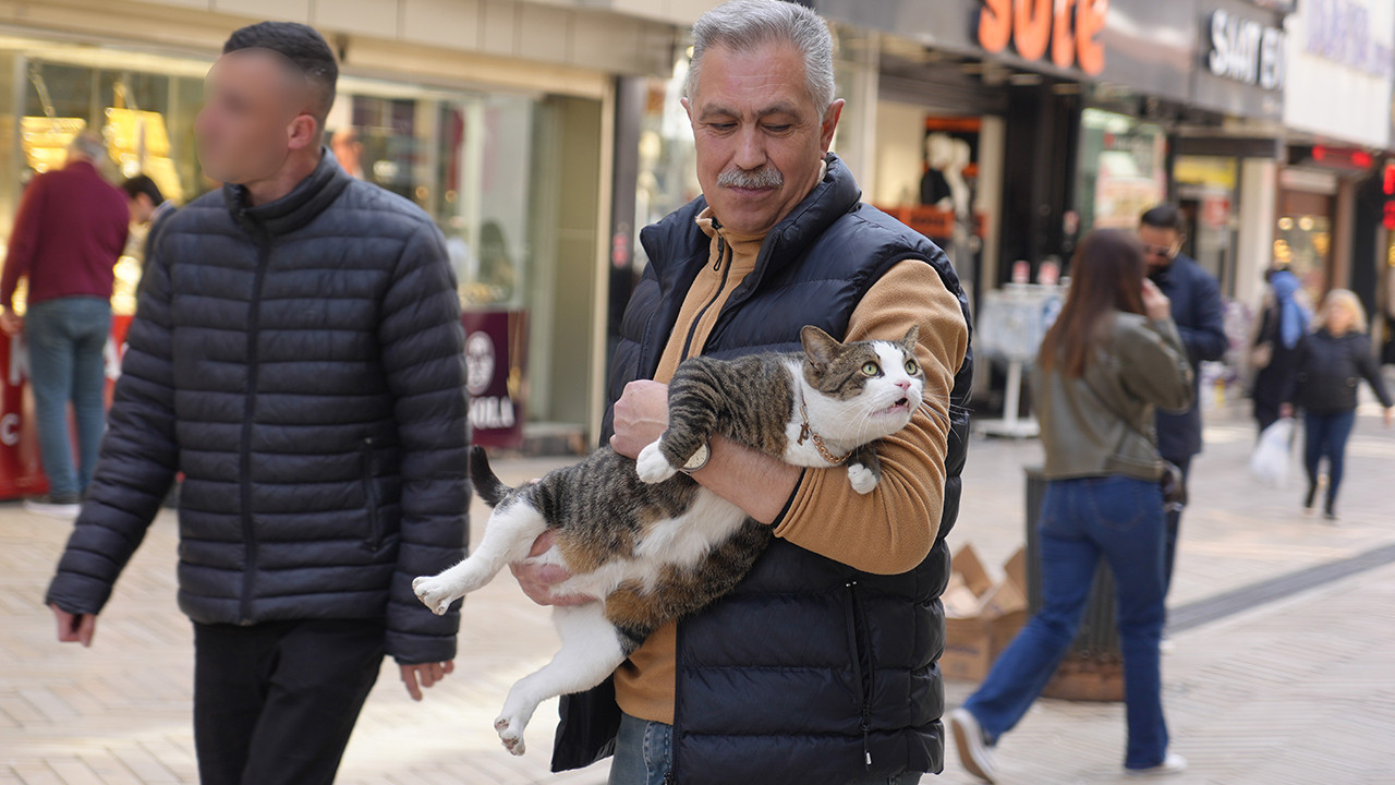 Hayata Dönen Prens, Çarşının Sevimli Maskotu Oldu