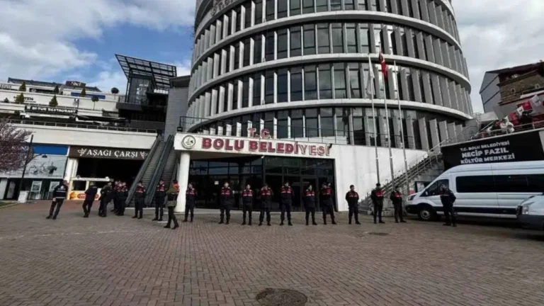bolu-belediyesi-sorusturmasinda-yeni-gelisme-baskan-yardimcisi-leyla-beykoz-ve-meclis-uyesi-tahliye-edildi-SqyfVwSN