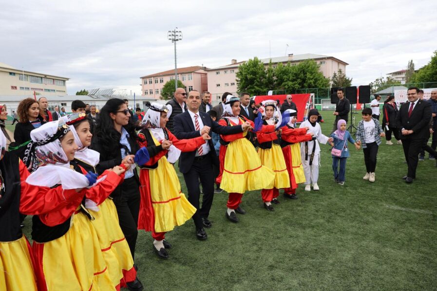 Iğdır’da 19 Mayıs Bayramı Coşkuyla Kutlandı: Vali Taşolar Gençlerle Eğlendi