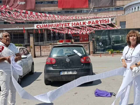Kilicdaroglunu istemiyoruz imzalarini teslim etmek icin ankaraya gittiler randevu bekliyorlar g2rjLWUp